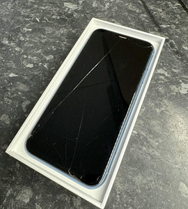 iPhone XR (4 foto / 5)
