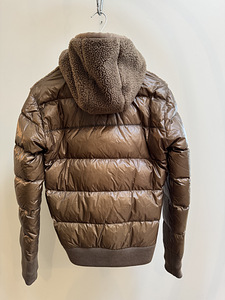 Оригинальная куртка Moncler (2 фото из 8)