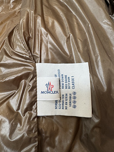 Оригинальная куртка Moncler (6 фото из 8)