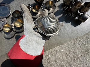 Erinevad metallist antiikesemed (6 foto / 10)