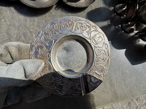 Erinevad metallist antiikesemed (9 foto / 10)
