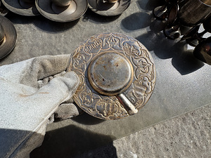 Erinevad metallist antiikesemed (10 foto / 10)