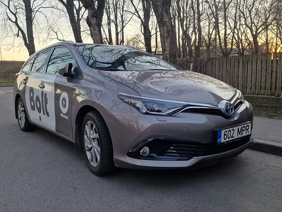 Аренда авто Toyota auris для работы или в такси