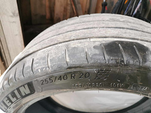Продаю: 255/40R20 Michelin Pilot Sport 4, 2 шт. (3 фото из 5)