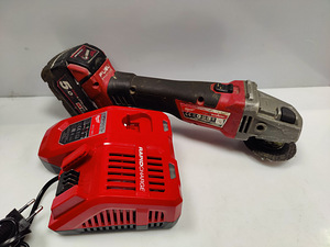 Akurelakas Milwaukee M18CAG125 + Aku 5,0AH + Laadija (2 foto / 5)