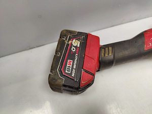 Akurelakas Milwaukee M18CAG125 + Aku 5,0AH + Laadija (5 foto / 5)