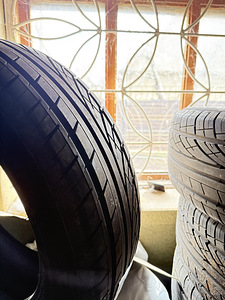 225/60 R18 (3 foto / 3)