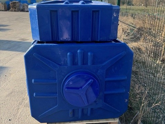 Plastikust kandiline mahuti – 300 L