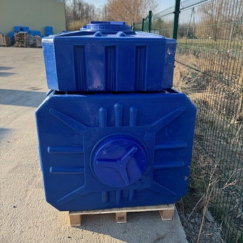 Plastikust kandiline mahuti – 300 L