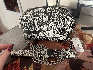 Сумка GUESS (3 фото из 4)