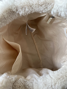 Плюшевая сумка на плечо из H&M (3 фото из 3)