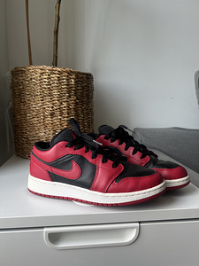 Naiste Nike Air Jordan 1 Low tossud (1 foto / 4)