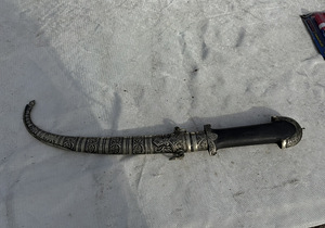 Арабский кинжал (2 фото из 2)