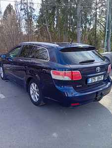 Toyota Avensis (3 foto / 7)