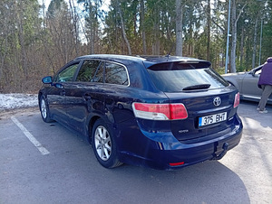 Toyota Avensis (2 foto / 7)