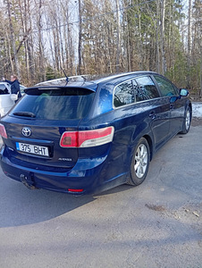 Toyota Avensis (5 foto / 7)