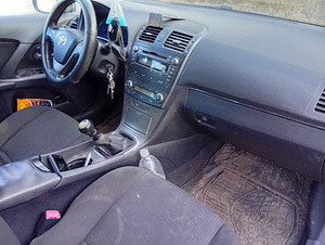 Toyota Avensis (7 foto / 7)