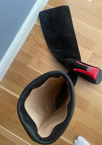 Сапоги Christian Louboutin (2 фото из 3)