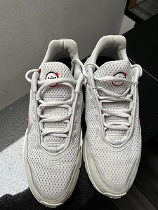 Кроссовки Nike (1 фото из 3)