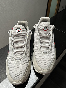 Кроссовки Nike (3 фото из 3)