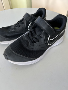 Кроссовки Nike 33,5 (1 фото из 4)
