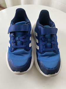 Кроссовки Adidas 34 (2 фото из 3)