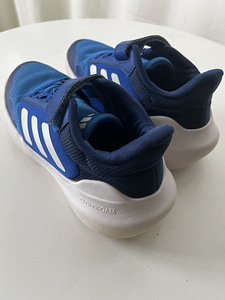 Кроссовки Adidas 34 (3 фото из 3)