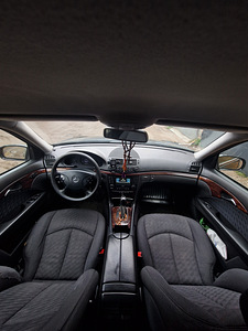 Mercedes-Benz E220 110 кВт (9 фото из 10)