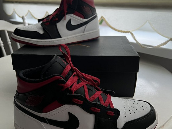 Nike Air Jordan 1 Mid White/Gym Red-Black