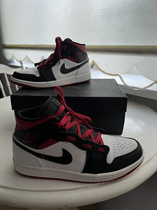 Nike Air Jordan 1 Mid White/Gym Red-Black (1 фото из 4)