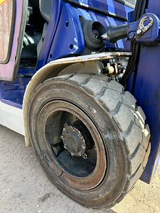 Погрузчик Komatsu FD30T (6 фото из 9)