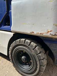 Погрузчик Komatsu FD30T (9 фото из 9)