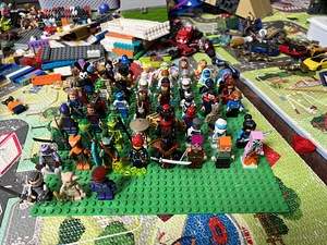 Lego минифигурки (1 фото из 2)
