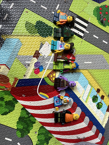 Lego minifigures pakkuge hind (2 foto / 2)