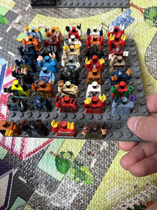 Lego minifigures pakkuge hind (1 foto / 2)