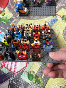 Lego minifigures pakkuge hind (2 foto / 2)