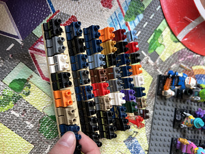 Lego minifigures pakkuge hind (1 foto / 2)