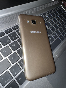 Samsung J3 2016 (2 foto / 2)
