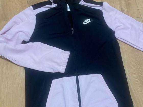 Спортивная куртка Nike