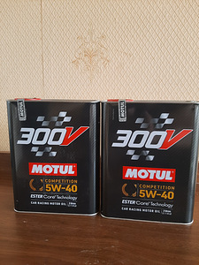 ПОЛНОСТЬЮ СИНТЕТИЧЕСКОЕ MOTUL 300V Competition 5W-40 (1 фото из 3)