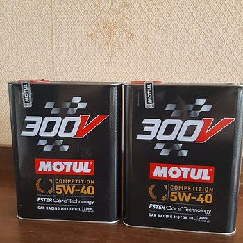 ПОЛНОСТЬЮ СИНТЕТИЧЕСКОЕ MOTUL 300V Competition 5W-40
