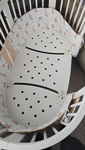 Stokke voodi + mini sleepi voodi (7 фото из 10)