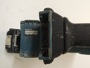 Puurvasar Makita DHR242 + aku 5,0Ah (6 foto / 6)