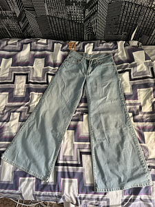 Levi's naiste teksad (kandmata) (1 foto / 3)