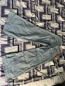 Levi's naiste teksad (kandmata) (2 foto / 3)