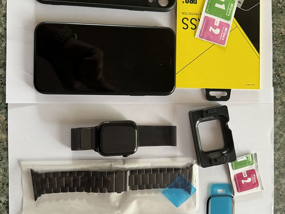 I Phone + i Watch