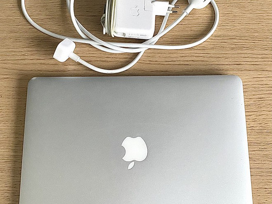 MacBook Air 2014, 4GB RAM, 128GB SSD + зарядное устройство