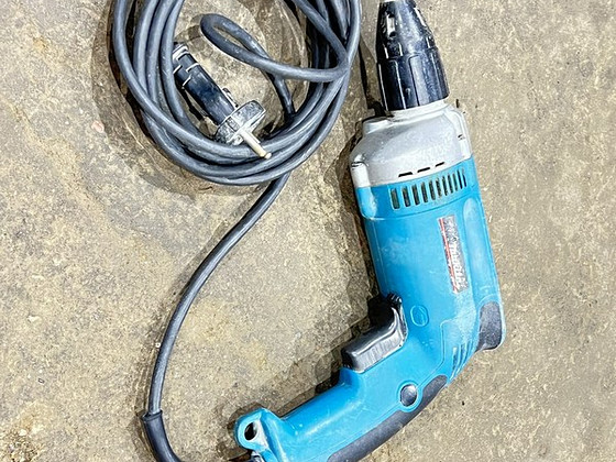 Шуруповерт Makita
