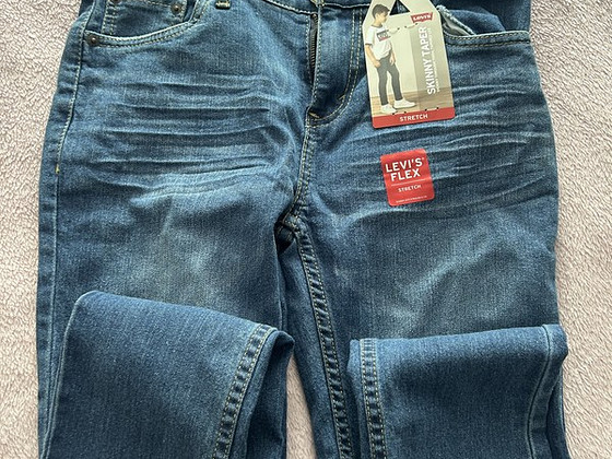 Новые джинсы Levi's, 16 лет.