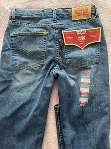 Новые джинсы Levi's, 16 лет. (2 фото из 2)